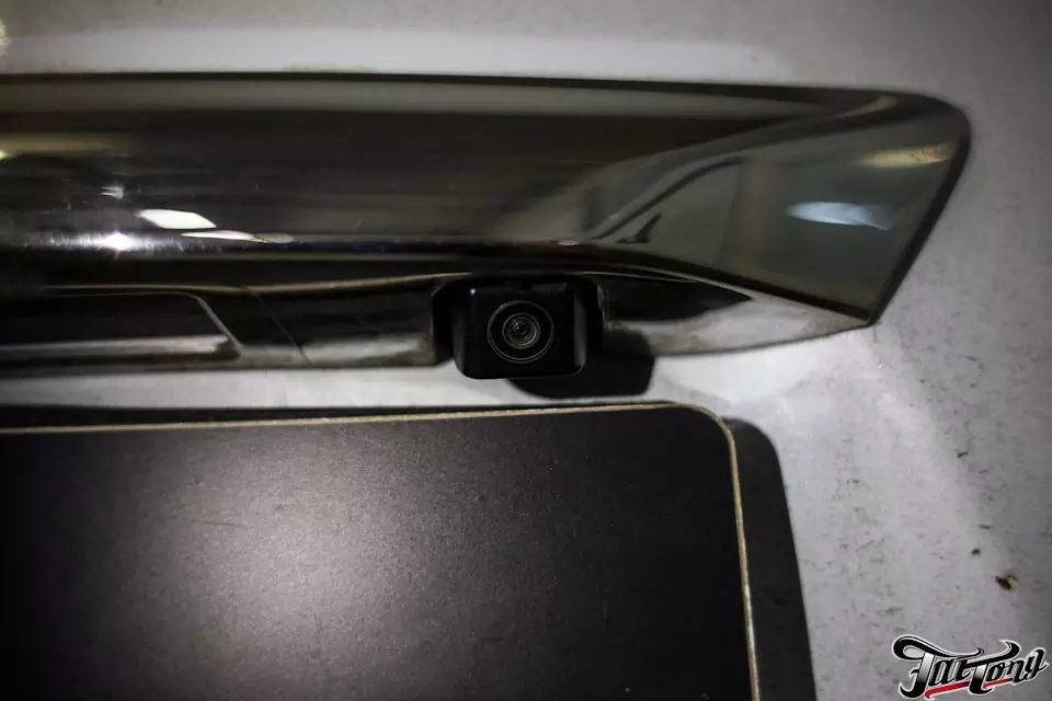 Lexus RX. Установка скрытого омывателя камеры заднего вида. Пошив обода руля в итальянскую алькантару с утолщением.